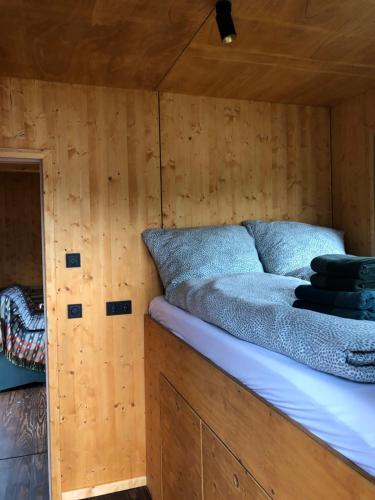 Tiny-Hausboot LIKEDEELER mit Dachterasse und Kamin, Hamburgo (foto 10)