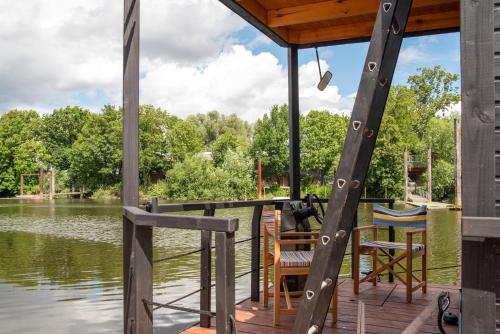 Tiny-Hausboot LIKEDEELER mit Dachterasse und Kamin, Hamburgo (foto 9)