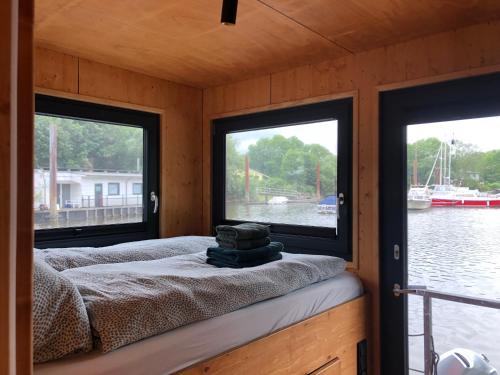 Tiny-Hausboot LIKEDEELER mit Dachterasse und Kamin, Hamburgo (foto 5)