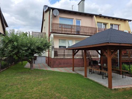 Сад, Haus in der ruhigen Siedlung in Штум