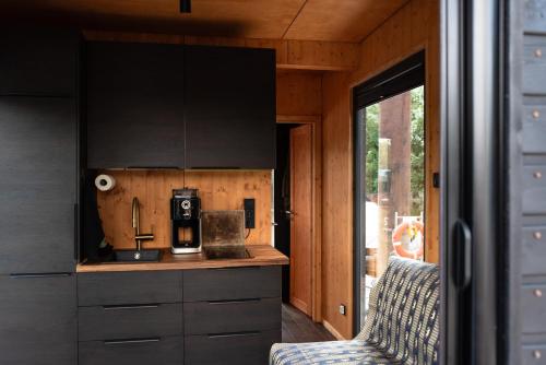 Tiny-Hausboot LIKEDEELER mit Dachterasse und Kamin, Hamburgo (foto 8)