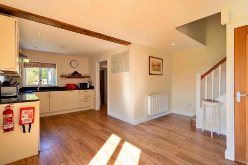 Finest Retreats - The Old Granary in Hurstbourne Priors