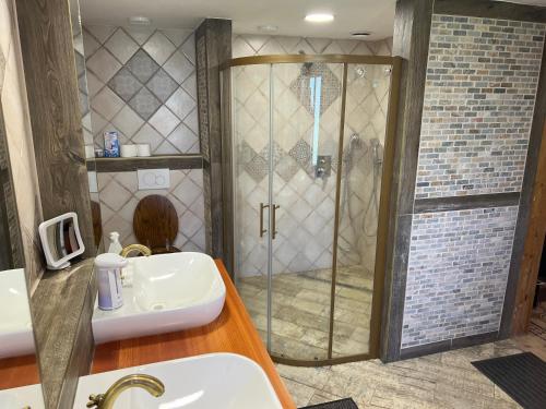 Zuhanyzó, CHaLUPA ATLAS in Rokytnice V Orl. Horach