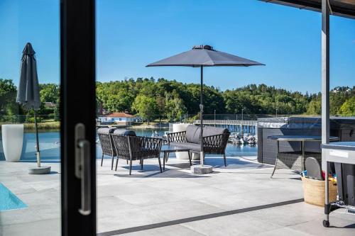 Swimming pool, Lyxig villa i Solsidan in Saltsjöbaden