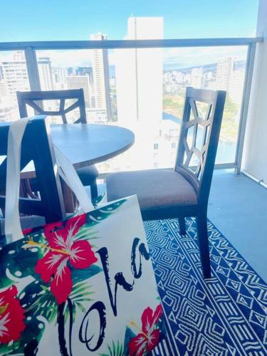 Upgraded Modern w Spectacular Sunset! 27th Floor-2714 in Honolulu, USA