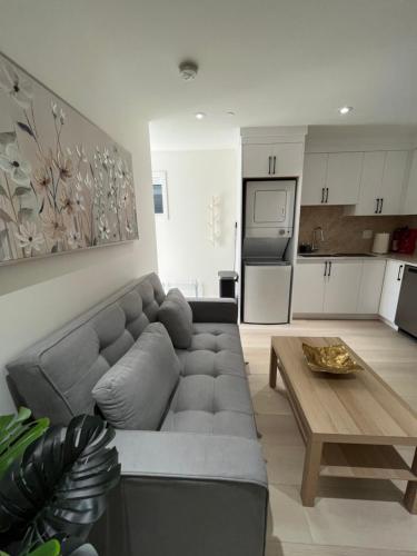 Cozy Modern 1BR Private Entrance in Vancouver, Canada