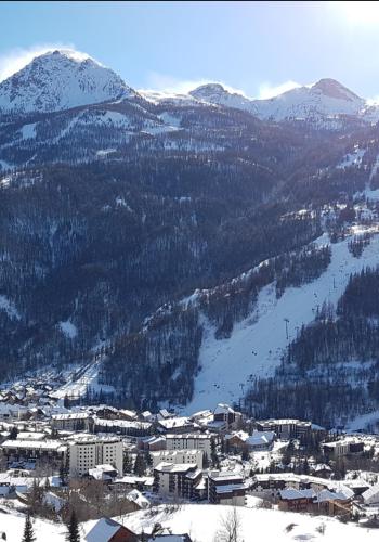 LE BOIS DES COQS 1 Studio 2 à 3p Serre Chevalier 1350m avec balcon 5m2 parking et casier à ski LE BOIS DES COQS 1 Studio 2 à 3p Serre Chevalier 1350m avec balcon 5m2 parking et casier à ski