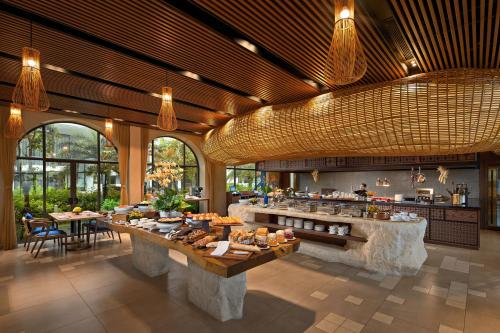 Restaurant, Wyndham Hoi An Royal Beachfront Resort & Villas in Cam An