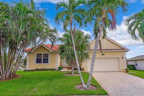 Pet-friendly home with southern exposure and pool