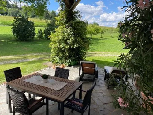 Ferienwohnung mit großzügiger Terrasse und Blick in die Natur in Bad Saulgau, Deutschland