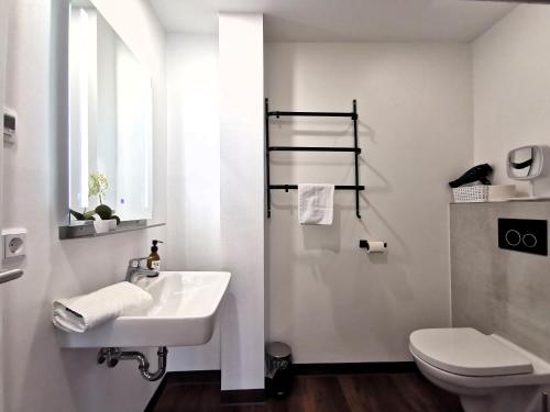 One-Bedroom Apartment image 9