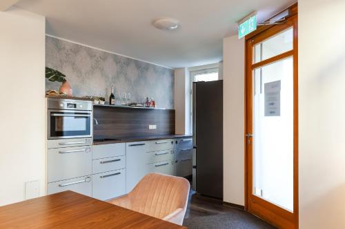 One-Bedroom Apartment image 3