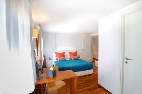 Superior Two-Bedroom Apartment image 6