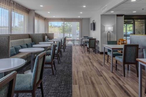 Фойє, Hampton Inn Detroit/Northville (Farmington Hills Area) in Northville