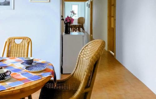 кухня, 3 Bedroom Nice Apartment In Huta Gorna in Помлєво