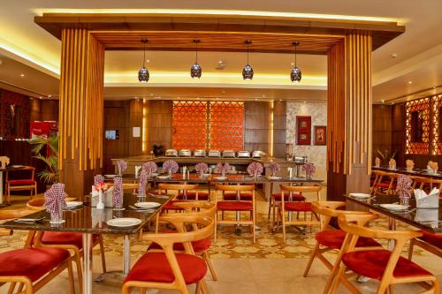 Restaurant, HOTEL NILADRI PREMIUM in Puri