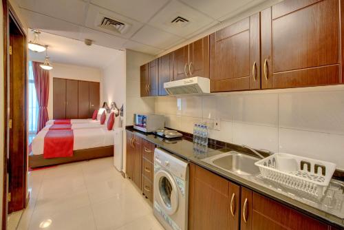 City Stay Premium Hotel Apartments - image 6