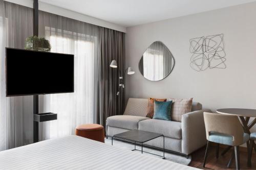 Residence Inn by Marriott Munich City East - image 11