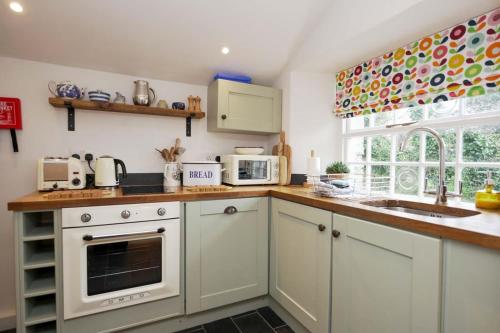 Facilities, Finest Retreats - Old Lanvean Cottage in St Mawgan