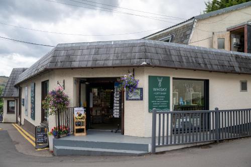 OYO Loch Ness Drumnadrochit Hotel - image 12