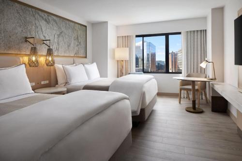 Queen Room with Two Queen Beds and City View image 2