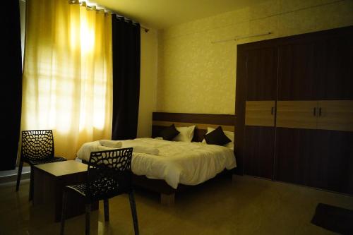 Meridian Rooms and Service Apartment - image 4