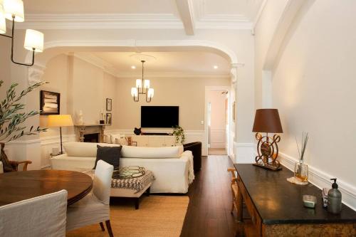 Chic urban designer terrace - main image