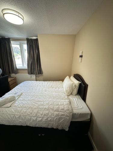 Burnett Arms Hotel