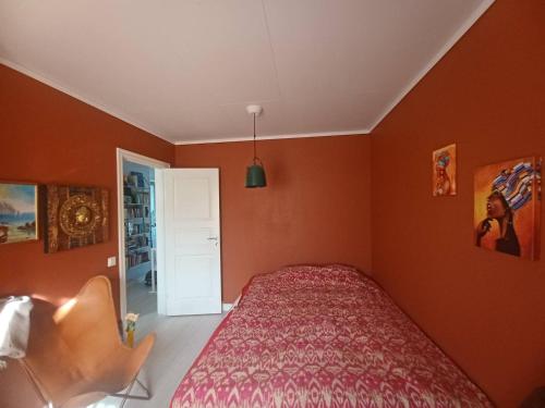 Familjevänligt eget boende i populärt och lugnt bostadsområde i central Strömstad (Familjevanligt eget boende i populart och lugnt bostadsomrade i central Stromstad) in Tången