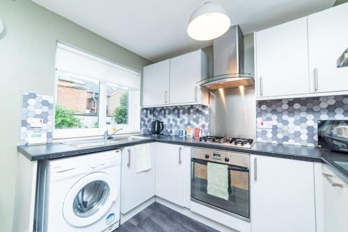 Excellent, comfortable location to visit Belfast in Голівуд