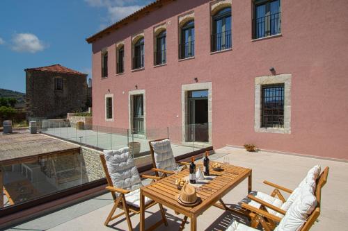 Exterior view, Divine Crete in Paliani