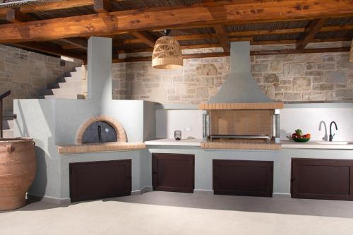 Facilities, Divine Crete in Paliani