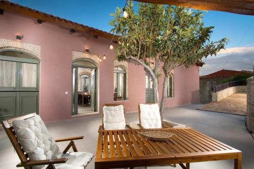 Exterior view, Divine Crete in Paliani