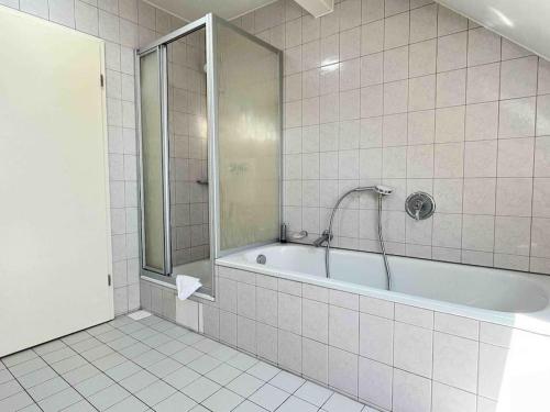 SAD403 - Geräumig eingerichtete Monteurwohnung, Schwandorf in Bayern (Foto 4)