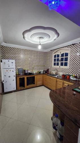Plage a 1km! Appartement familial paisible avec vue sur MER et MONTAGNE, ideal pour des vacances rel in Souk El Tenine
