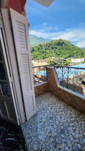 Plage a 1km! Appartement familial paisible avec vue sur MER et MONTAGNE, ideal pour des vacances rel in Souk El Tenine