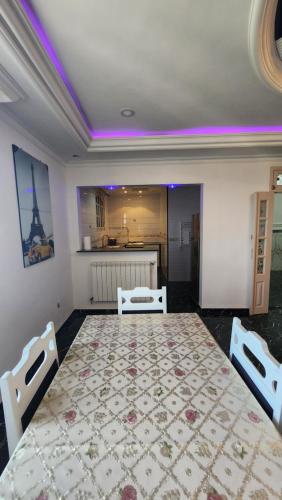 Plage a 1km! Appartement familial paisible avec vue sur MER et MONTAGNE, ideal pour des vacances rel in Souk El Tenine