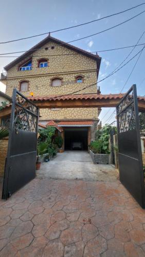 Plage à 1km! Appartement familial paisible avec vue sur MER et MONTAGNE, idéal pour des vacances relaxantes Plage à 1km! Appartement familial paisible avec vue sur MER et MONTAGNE, idéal pour des vacances relaxantes