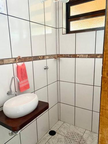 ฝักบัว, Suíte 3, linda e confortável (Suite 3, linda e confortavel) in อกวาบรันกา