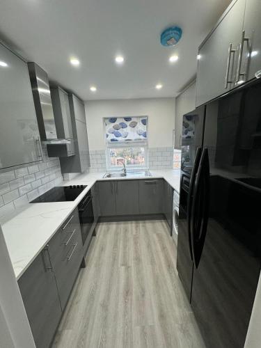 Cheerful two bedroom with gorgeous huge garden