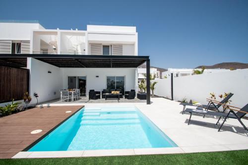 Serena Villa 38 - Heated pool, Sea Views, AC, High Speed Internet 1