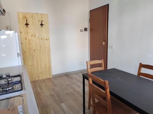 One-Bedroom Apartment image 7