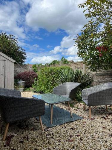 Garden, Stylish 2Bed House in the Heart of Wigan in Pemberton