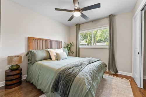 Luxury Home w King Bed Game Room and Fire Pit 17 miles Downtown in Westchester, USA