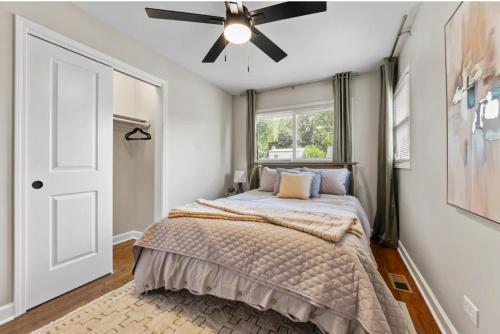 Luxury Home w King Bed Game Room and Fire Pit 17 miles Downtown in Westchester, USA