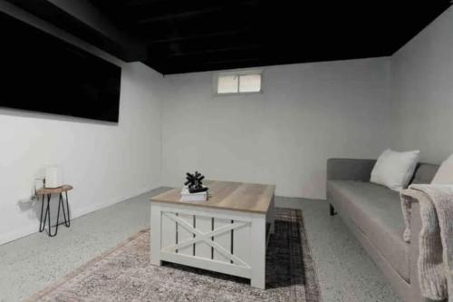 Joliets Cozy Oasis 4BR in Joliet, USA