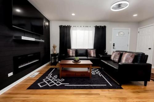 Joliets Cozy Oasis 4BR in Joliet, USA