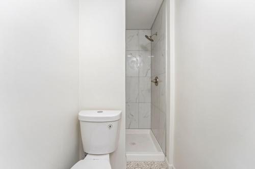 Elmhurst 3BR House with Modern Farmhouse Charm in Elmhurst, USA