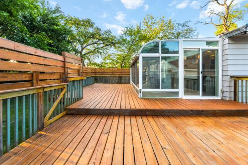 Elmhurst 3BR House with Modern Farmhouse Charm in Elmhurst, USA