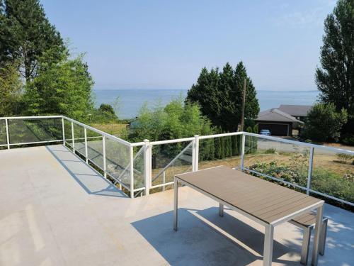 Expansive Dual-Kitchen Retreat in Point Roberts